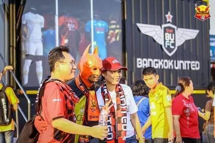 ใจสั่งมา! เปิดใจกองเชียร์พันธ์แท้ "ค้างคาวไฟ" สุโขทัย เอฟซี 