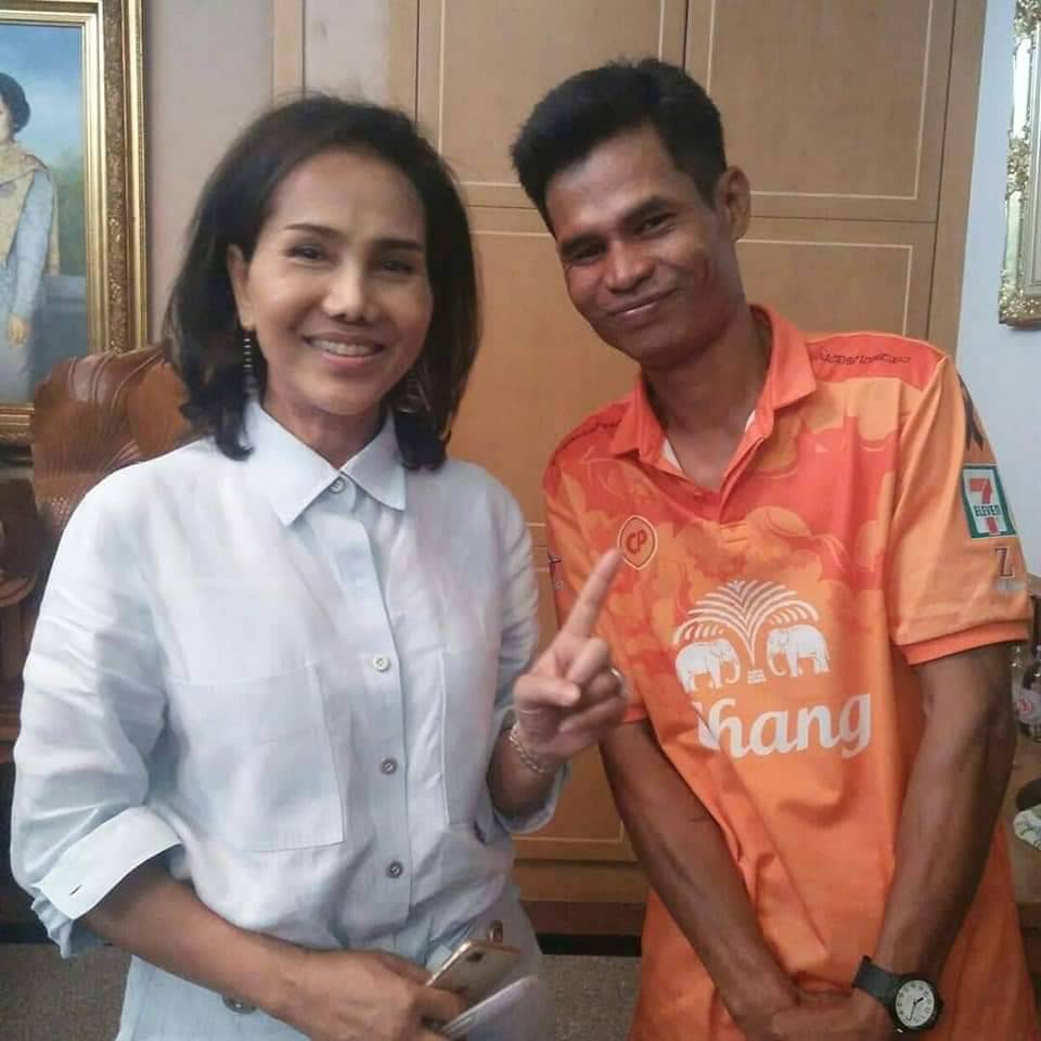 ใจสั่งมา! เปิดใจกองเชียร์พันธ์แท้ "ค้างคาวไฟ" สุโขทัย เอฟซี 