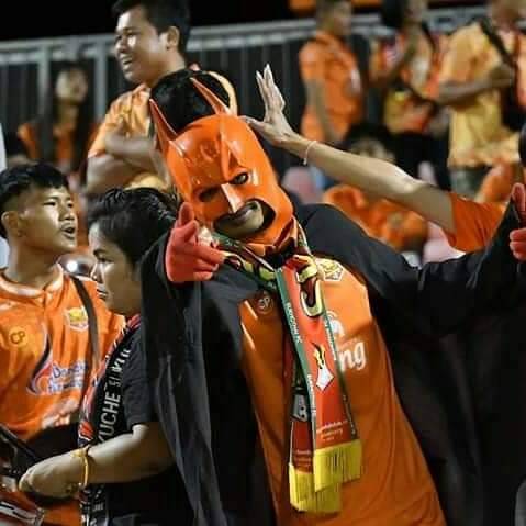 ใจสั่งมา! เปิดใจกองเชียร์พันธ์แท้ "ค้างคาวไฟ" สุโขทัย เอฟซี 