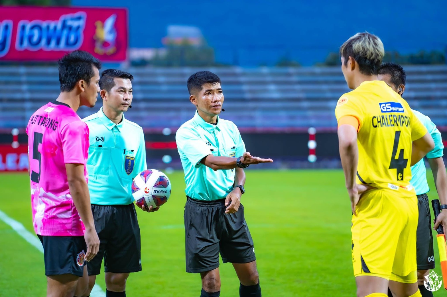 วินัดเชิ้ตดำยอดเยี่ยมไทยลีกนัดแรก-วิวรรธน์สุดยอดVAR 
