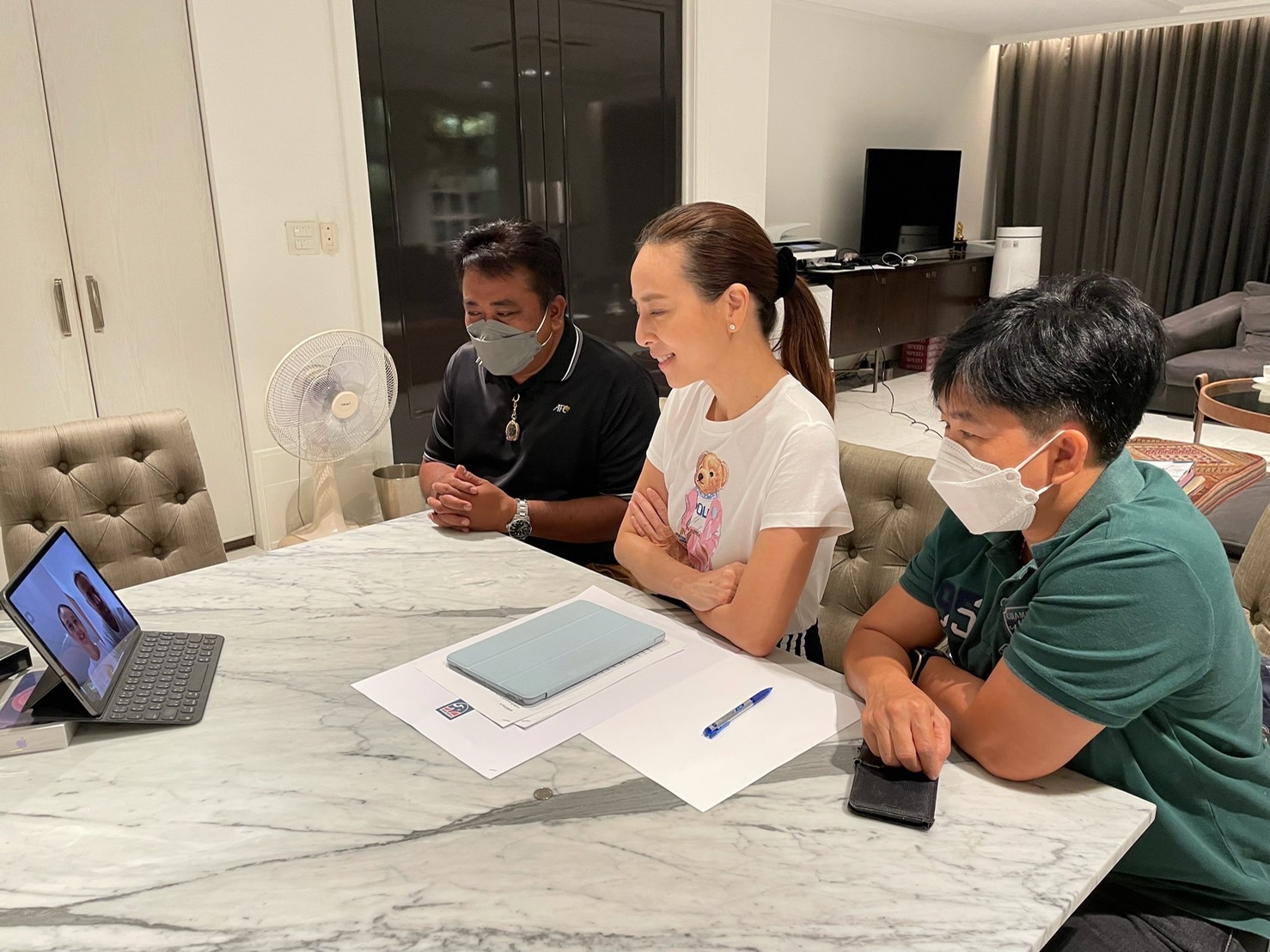 "มาดามแป้ง" ร่วมถกวิดีโอข้ามทวีป คุยแผนงาน "มาโน่" เตรียมทีมชาติ